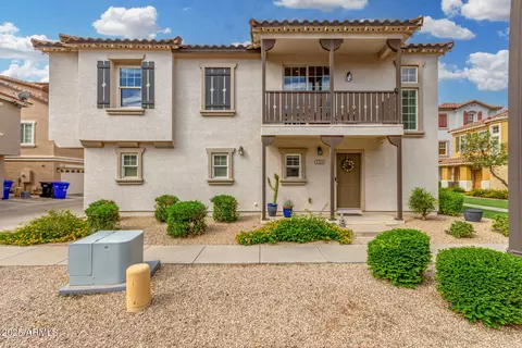 Exterior - 1314 S Owl Dr, Gilbert, AZ 85296 photo 2 of 9