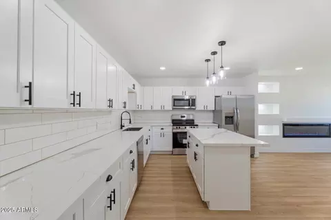 Kitchen - 8801 N 34th Ave, Phoenix, AZ 85051 photo 5 of 5