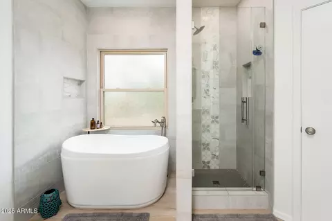 Bath - 1648 E Palomino Dr, Gilbert, AZ 85296 photo 4 of 5
