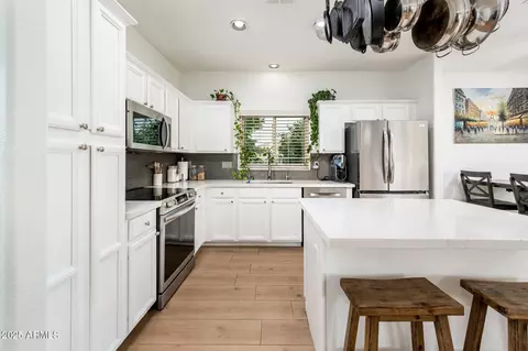 Kitchen - 1648 E Palomino Dr, Gilbert, AZ 85296 photo 3 of 4