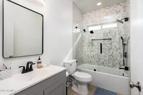 Bath - 1648 E Palomino Dr, Gilbert, AZ 85296 photo 5 of 5