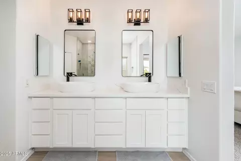 Bath - 1648 E Palomino Dr, Gilbert, AZ 85296 photo 2 of 5