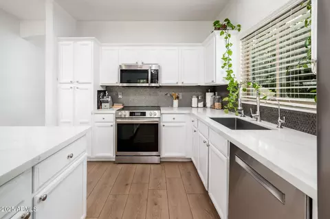 Kitchen - 1648 E Palomino Dr, Gilbert, AZ 85296 photo 4 of 4