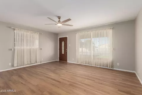 Living - 401 W Vineyard Rd, Phoenix, AZ 85041 photo 3 of 7