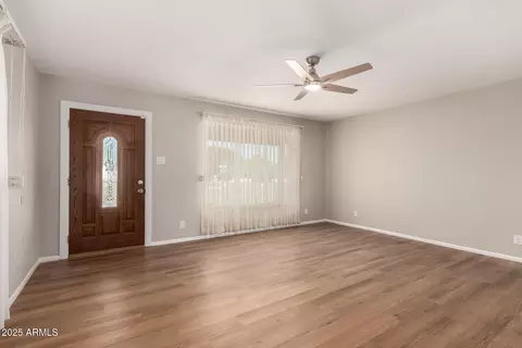 Living - 401 W Vineyard Rd, Phoenix, AZ 85041 photo 2 of 7