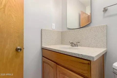 Bath - 401 W Vineyard Rd, Phoenix, AZ 85041 photo 2 of 3
