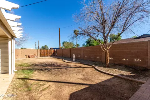 Exterior - 401 W Vineyard Rd, Phoenix, AZ 85041 photo 3 of 8