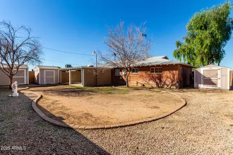 Exterior - 401 W Vineyard Rd, Phoenix, AZ 85041 photo 7 of 8