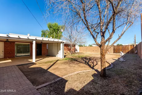 Exterior - 401 W Vineyard Rd, Phoenix, AZ 85041 photo 5 of 8