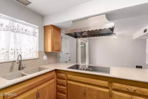 Kitchen - 401 W Vineyard Rd, Phoenix, AZ 85041 photo 3 of 3