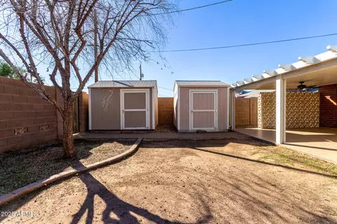 Exterior - 401 W Vineyard Rd, Phoenix, AZ 85041 photo 6 of 8
