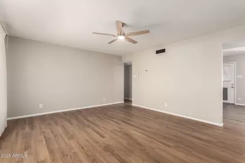 Living - 401 W Vineyard Rd, Phoenix, AZ 85041 photo 1 of 7