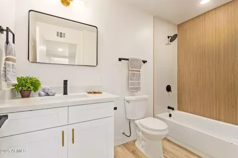 Bath - 433 N 111th Pl, Mesa, AZ 85207 photo 2 of 2