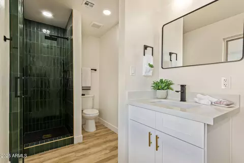 Bath - 433 N 111th Pl, Mesa, AZ 85207 photo 1 of 2