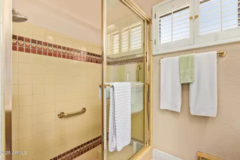 Bath - 1202 E Northshore Dr, Tempe, AZ 85283 photo 2 of 3