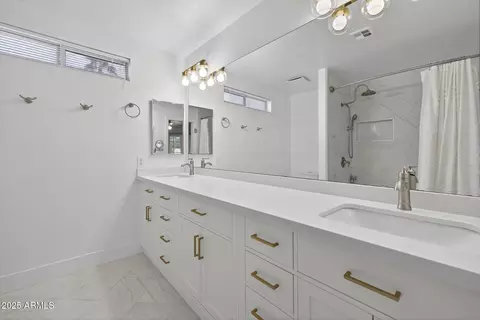 Bath - 7449 E Nido Ave, Mesa, AZ 85209 photo 2 of 3