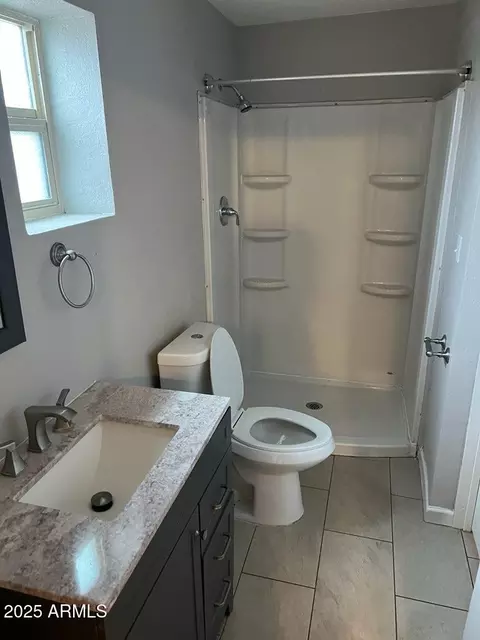 Bath - 3529 E Taylor St, Phoenix, AZ 85008 photo 1 of 2