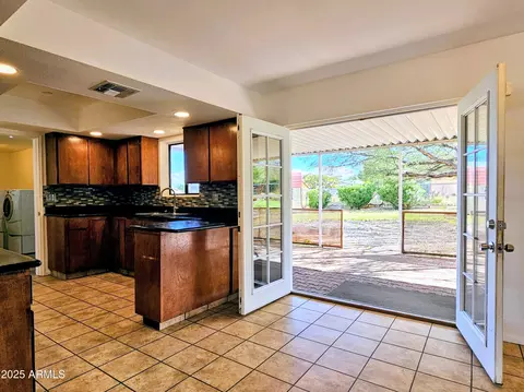 Kitchen - 5534 E Madalein Dr, Hereford, AZ 85615 photo 2 of 5