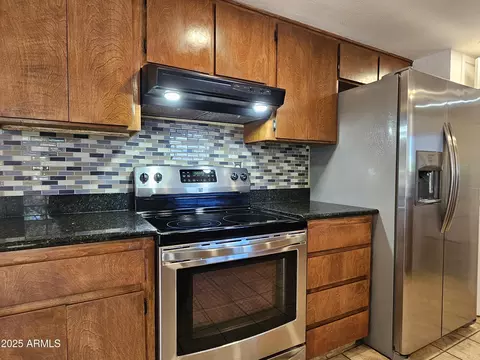 Kitchen - 5534 E Madalein Dr, Hereford, AZ 85615 photo 4 of 5