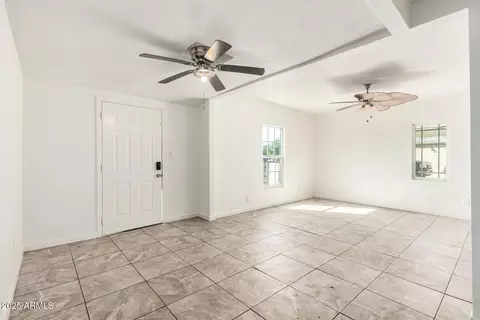 Living - 1010 E Chipman Rd, Phoenix, AZ 85040 photo 1 of 5
