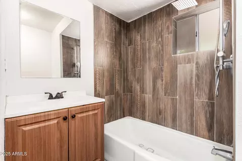 Bath - 1010 E Chipman Rd, Phoenix, AZ 85040 photo 1 of 1