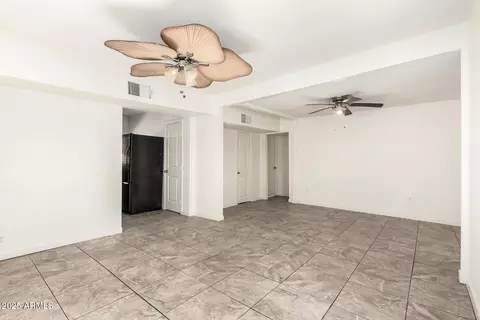 Living - 1010 E Chipman Rd, Phoenix, AZ 85040 photo 2 of 5