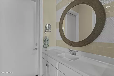 Bath - 3683 E Cassia Ln, Gilbert, AZ 85298 photo 5 of 6