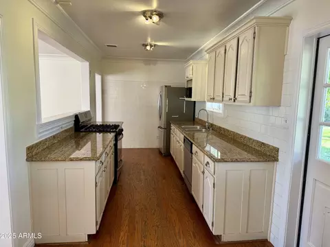 Kitchen - 2834 E Avalon Dr, Phoenix, AZ 85016 photo 1 of 2