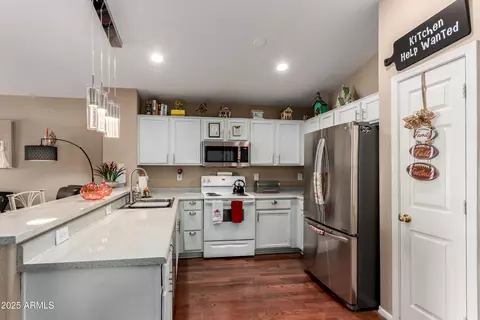 Kitchen - 1942 S Thunderbird Dr, Apache Junction, AZ 85120 photo 3 of 4