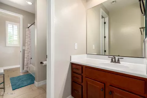 Bath - 4278 E Mesquite St, Gilbert, AZ 85296 photo 4 of 6