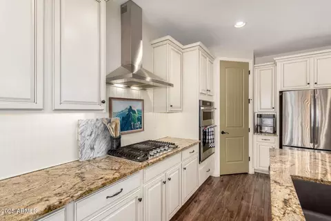 Kitchen - 4278 E Mesquite St, Gilbert, AZ 85296 photo 2 of 3