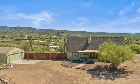 19245 E Indian Hills Dr, Black Canyon City, AZ 85324