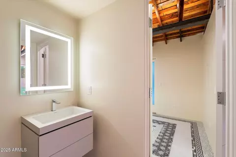 Bath - 341 E Monte Vista Rd, Phoenix, AZ 85004 photo 8 of 12
