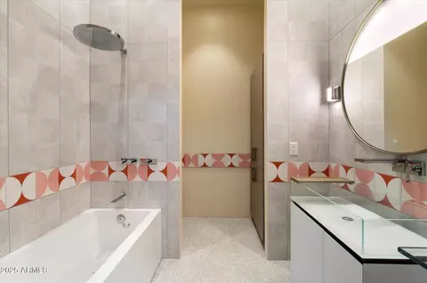 Bath - 341 E Monte Vista Rd, Phoenix, AZ 85004 photo 6 of 12