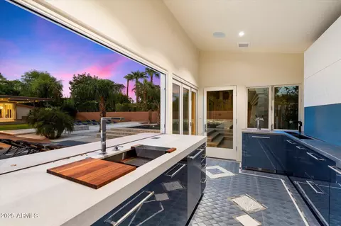 Kitchen - 341 E Monte Vista Rd, Phoenix, AZ 85004 photo 11 of 11