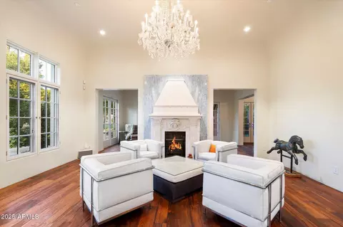 Living - 341 E Monte Vista Rd, Phoenix, AZ 85004 photo 1 of 3