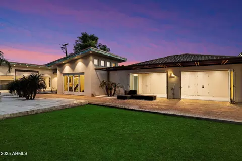 Exterior - 341 E Monte Vista Rd, Phoenix, AZ 85004 photo 4 of 9