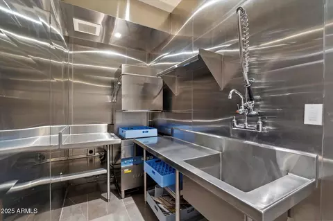 Kitchen - 341 E Monte Vista Rd, Phoenix, AZ 85004 photo 5 of 11