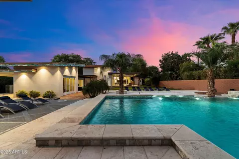 Exterior - 341 E Monte Vista Rd, Phoenix, AZ 85004 photo 5 of 9