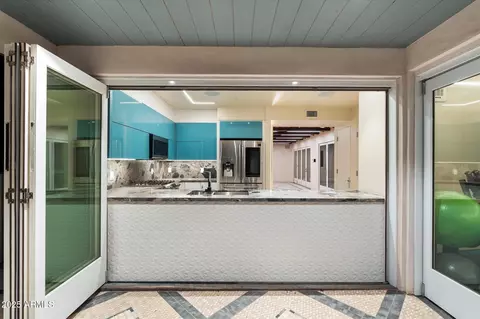 Kitchen - 341 E Monte Vista Rd, Phoenix, AZ 85004 photo 7 of 11