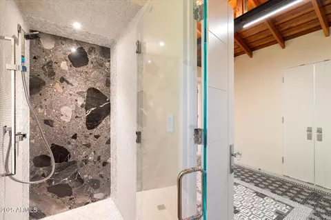 Bath - 341 E Monte Vista Rd, Phoenix, AZ 85004 photo 9 of 12