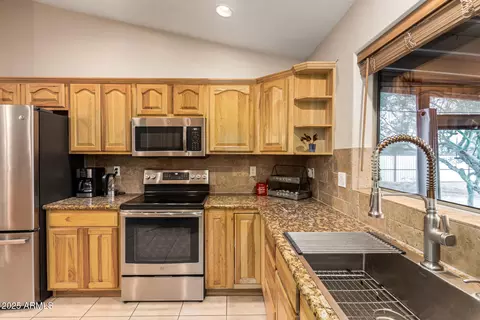 Kitchen - 1939 E Primrose Path, Phoenix, AZ 85086 photo 3 of 3
