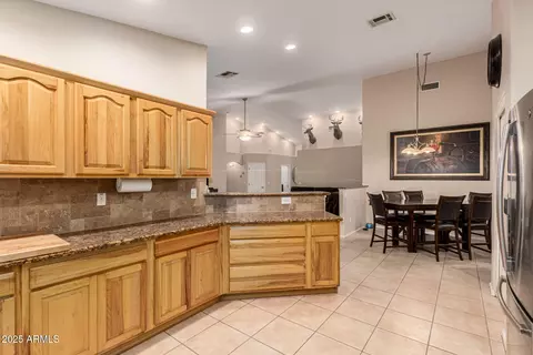 Kitchen - 1939 E Primrose Path, Phoenix, AZ 85086 photo 2 of 3