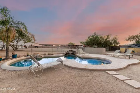 Exterior - 1939 E Primrose Path, Phoenix, AZ 85086 photo 6 of 14