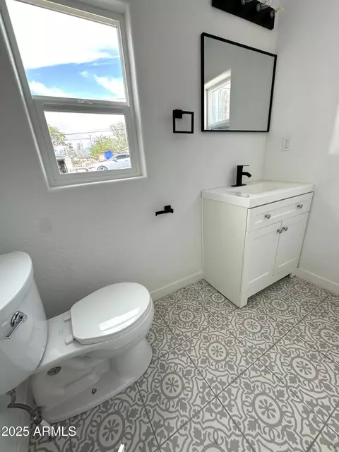 Bath - 202 E Mesa St, Globe, AZ 85501 photo 4 of 4