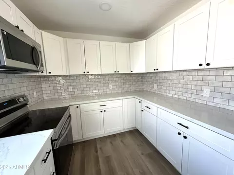 Kitchen - 202 E Mesa St, Globe, AZ 85501 photo 3 of 4