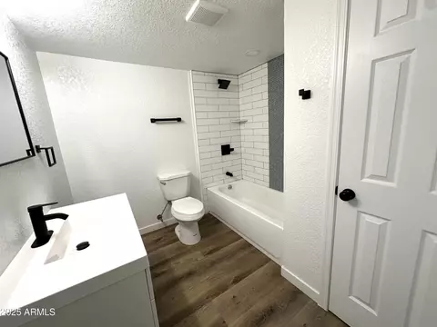 Bath - 202 E Mesa St, Globe, AZ 85501 photo 3 of 4