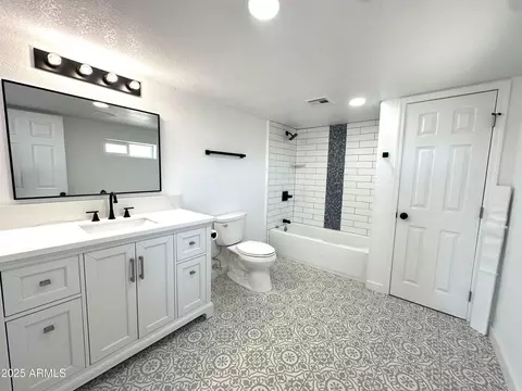 Bath - 202 E Mesa St, Globe, AZ 85501 photo 1 of 4