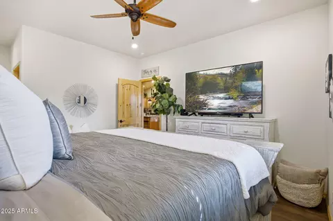 Bedroom - 2234 Fairway Dr, Overgaard, AZ 85933 photo 2 of 5