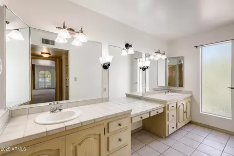 6142 N 13th St, Phoenix, AZ 85014
